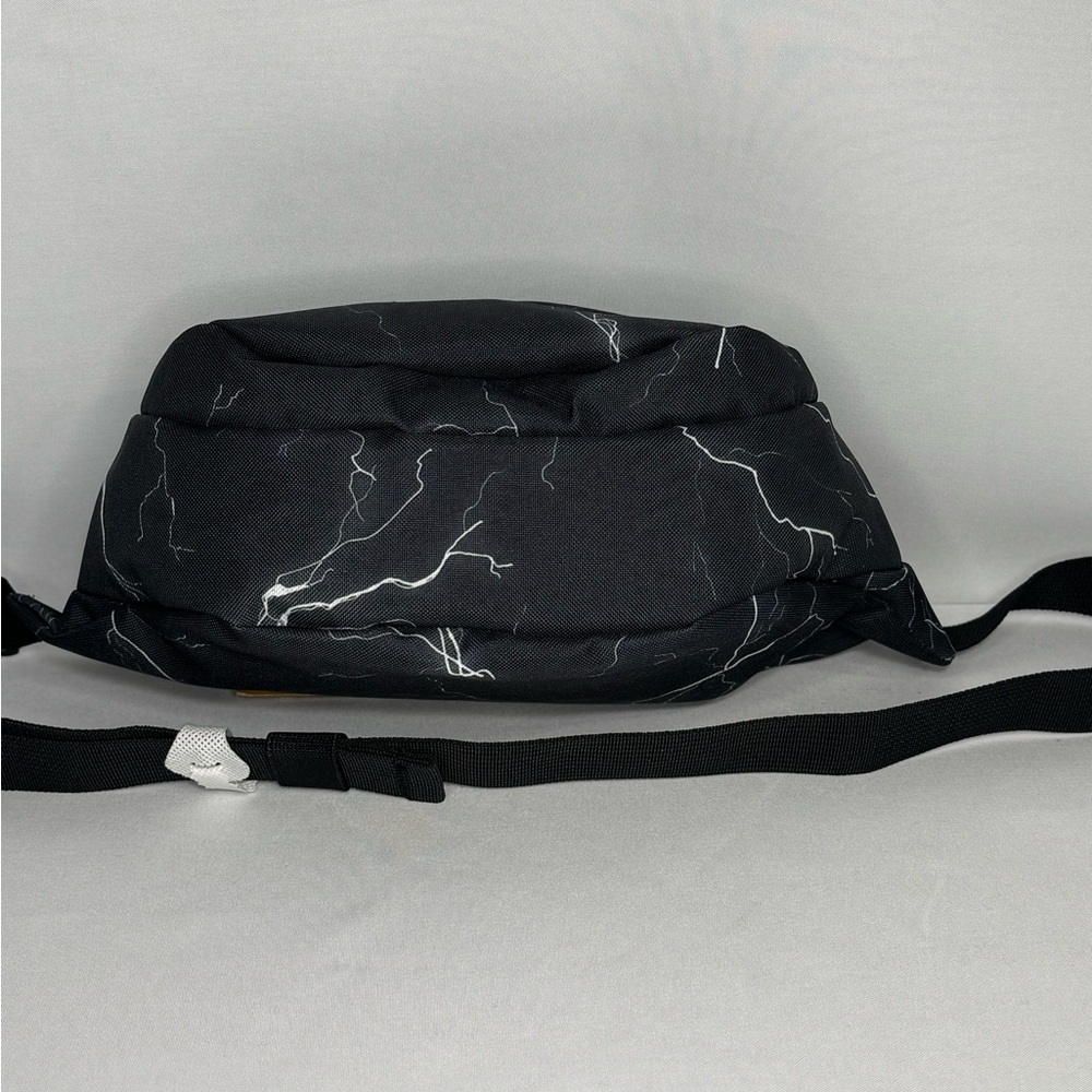 Jansport Fifth Avenue Electric Bolts cross body
Bag - Picture 2 of 10